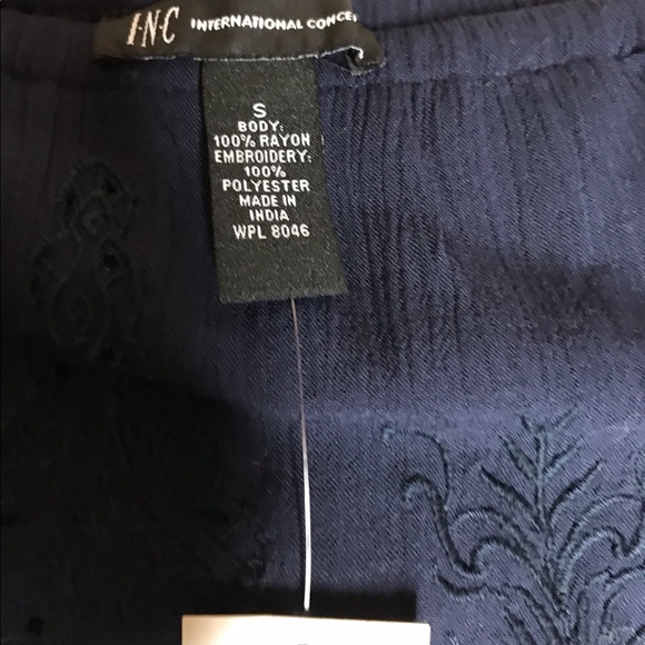 🎉INTERNACIONAL CONCEPTS.  INC OF_THE SHOULDER TOP.🎉 - Picture 3 of 3